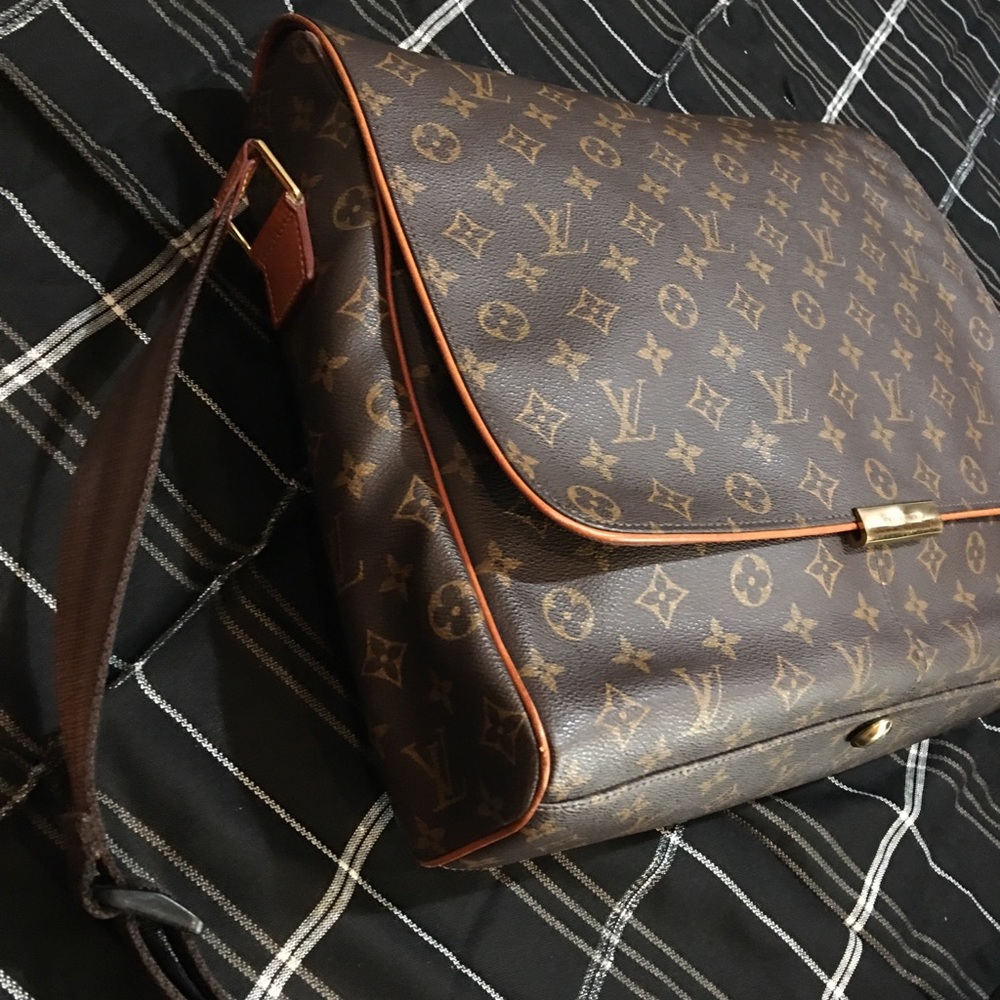 Beautiful Louis Vuitton Abbesses Messenger Bag MV6198